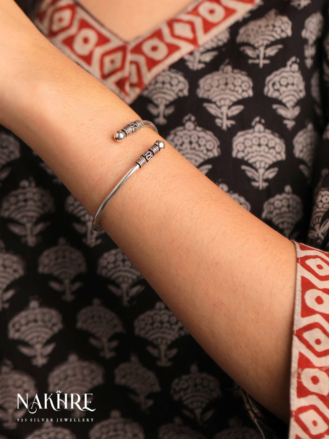 Maaya Silver Kada