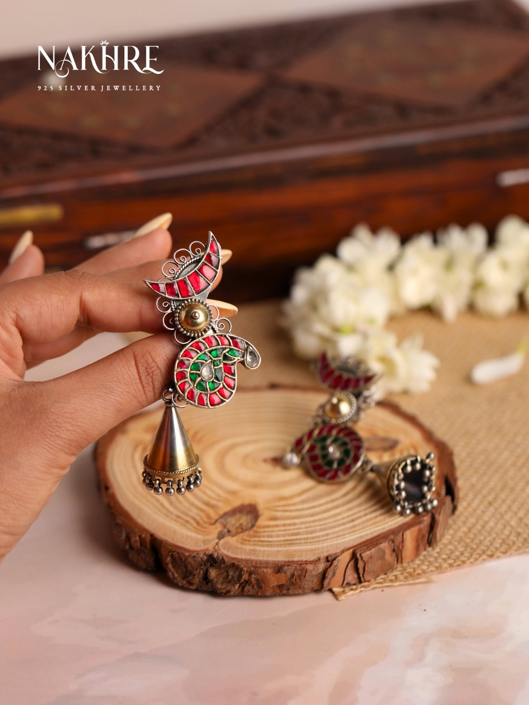 Nazaakat Meenakari Jhumka