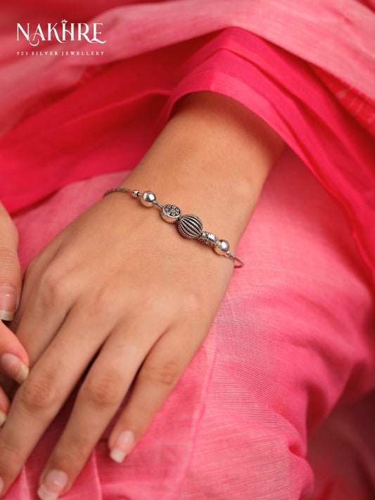 Maaya Silver Kada