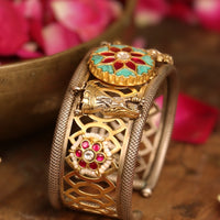 NAZAAKAT CHITAI KADA