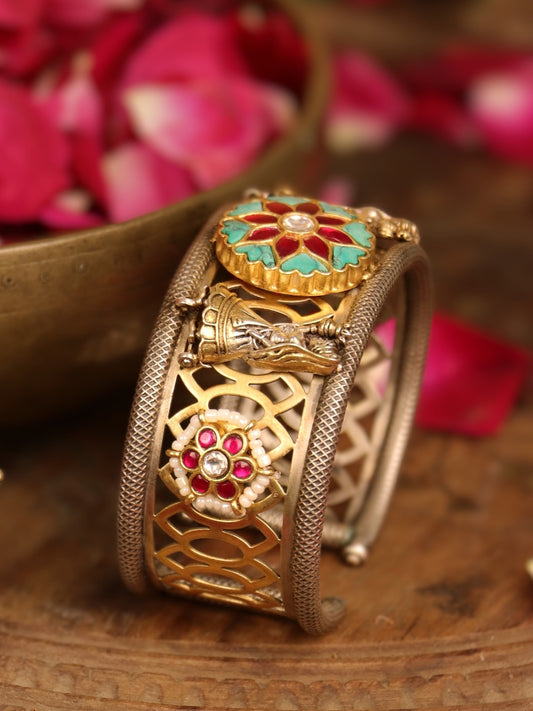 NAZAAKAT CHITAI KADA