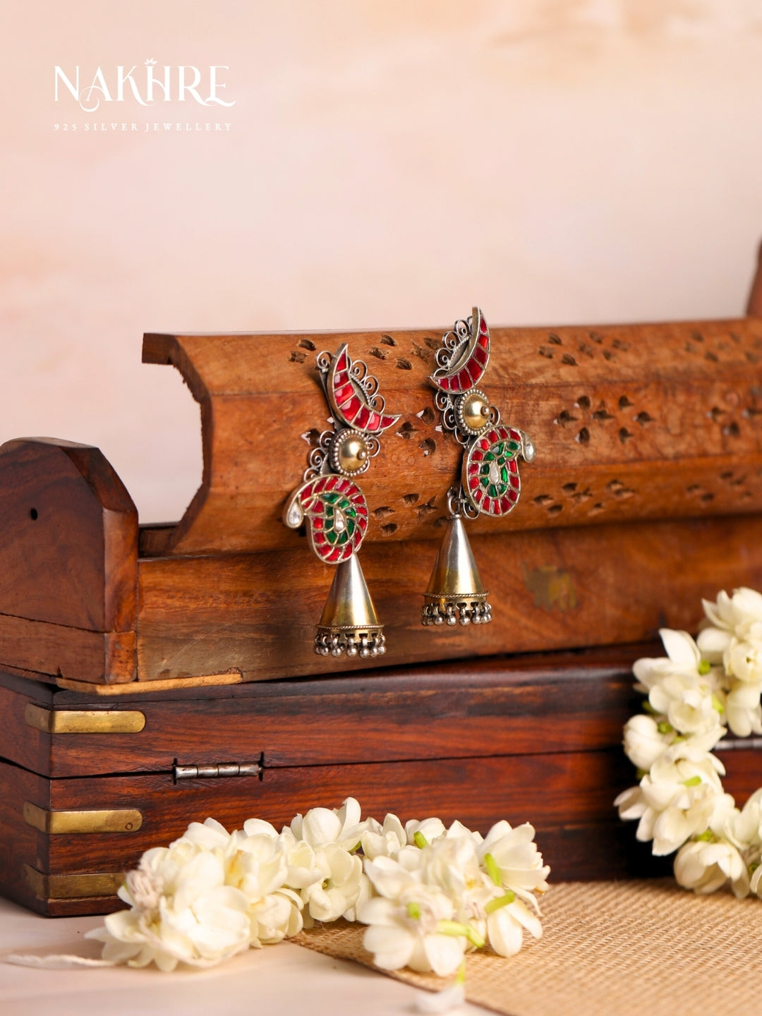 Nazaakat Meenakari Jhumka